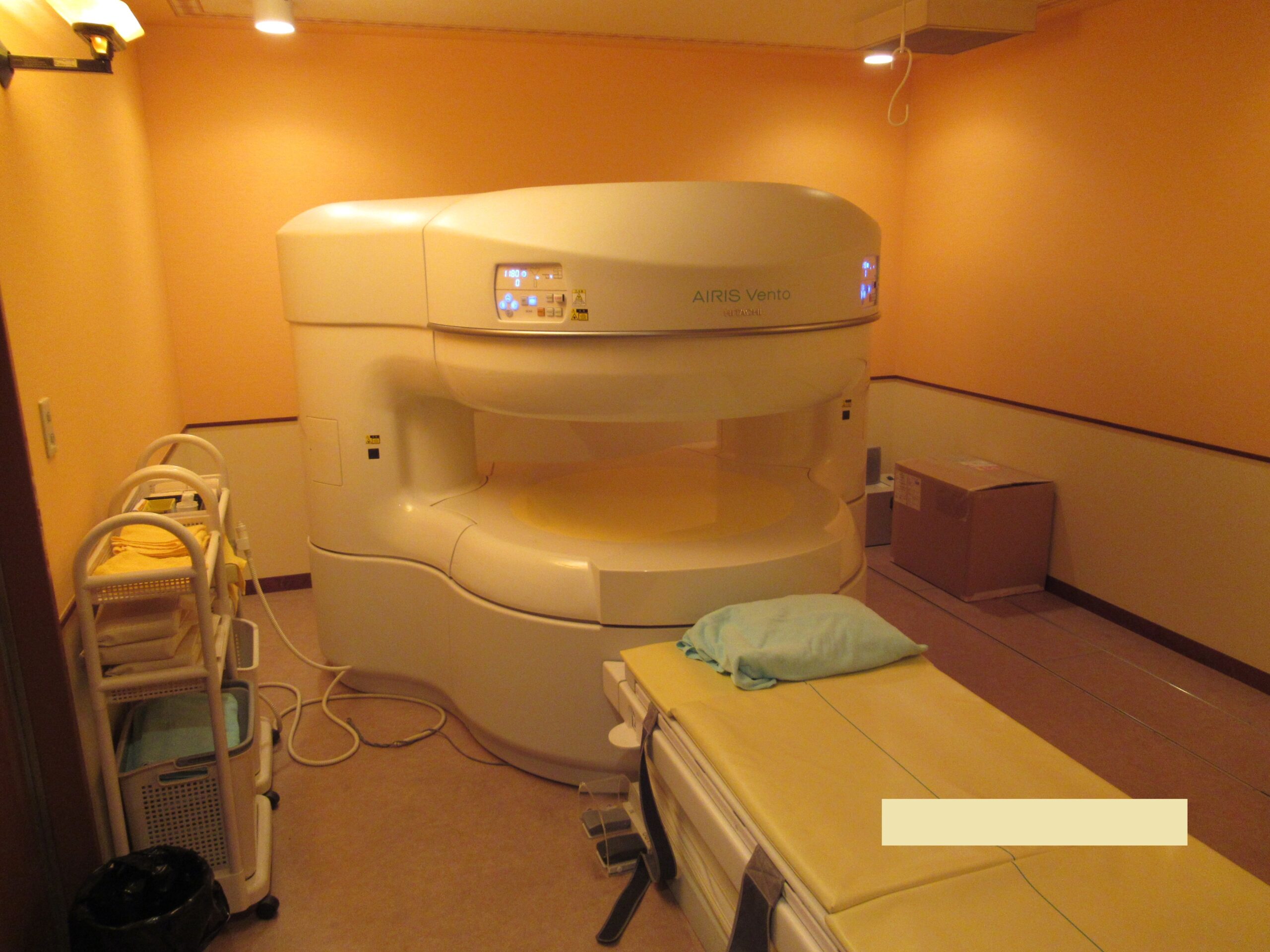 MRI装置（永久磁石式）を買取いたしました。